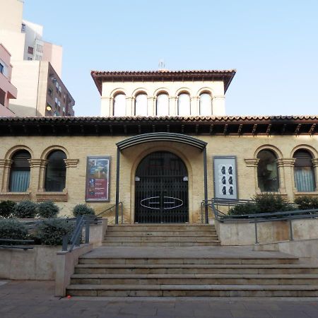 Apartamento Teatro Del Mercado Apartment Zaragoza Bagian luar foto