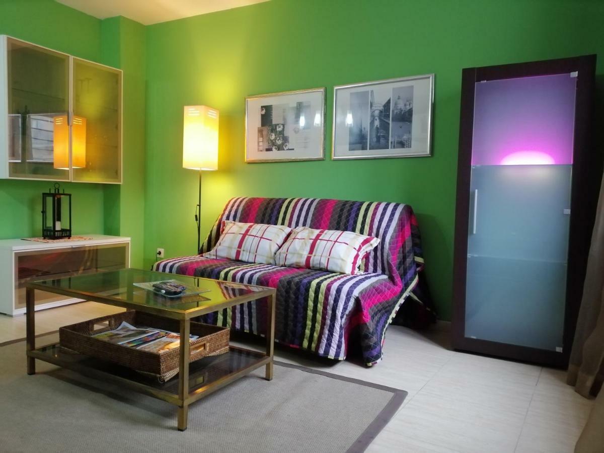 Apartamento Teatro Del Mercado Apartment Zaragoza Bagian luar foto