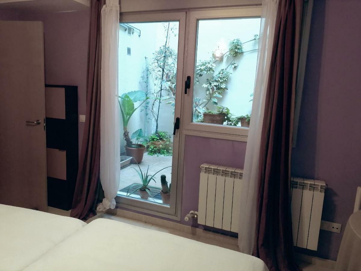 Apartamento Teatro Del Mercado Apartment Zaragoza Bagian luar foto