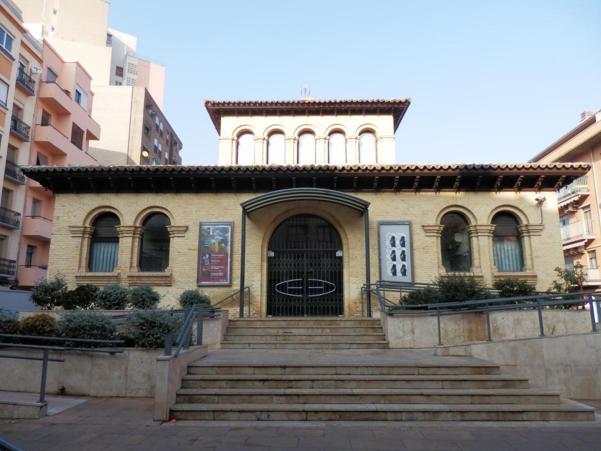 Apartamento Teatro Del Mercado Apartment Zaragoza Bagian luar foto
