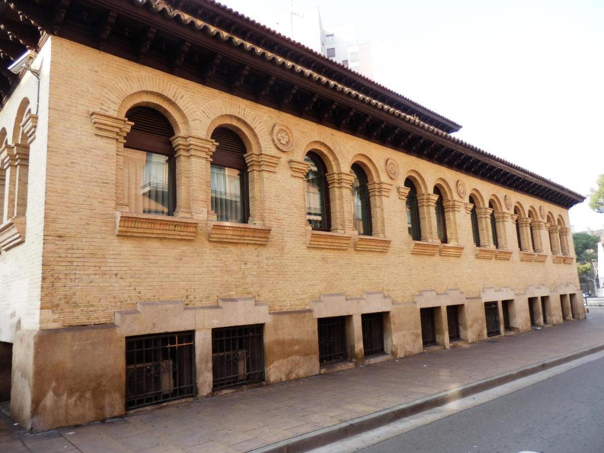 Apartamento Teatro Del Mercado Apartment Zaragoza Bagian luar foto